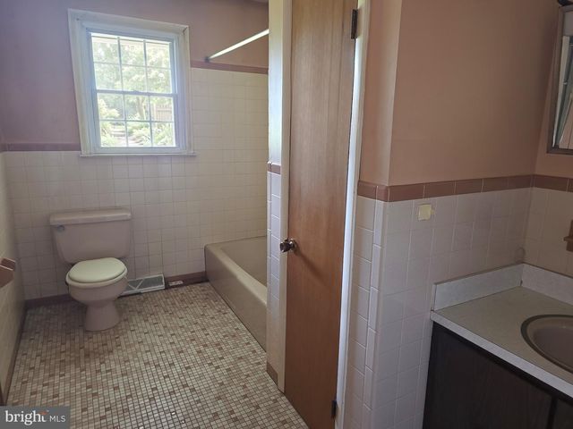 121 THREE BRIDGE RD, Monroeville, NJ 08343
