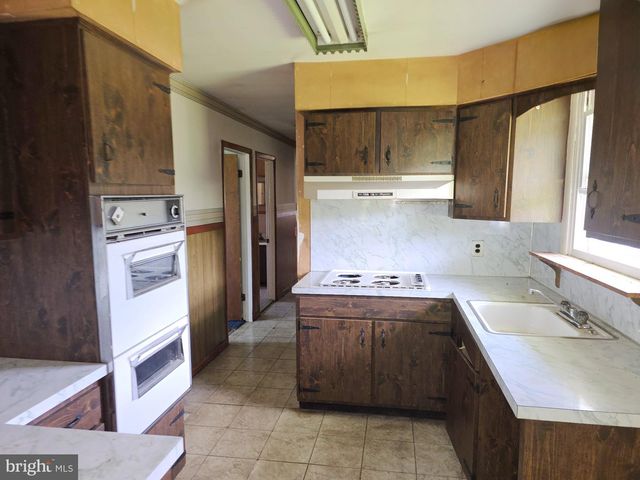 121 THREE BRIDGE RD, Monroeville, NJ 08343