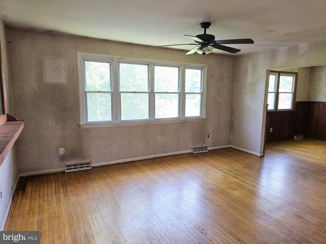 121 THREE BRIDGE RD, Monroeville, NJ 08343