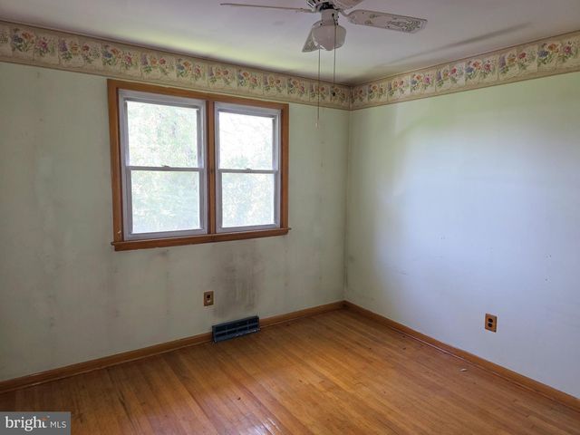 121 THREE BRIDGE RD, Monroeville, NJ 08343