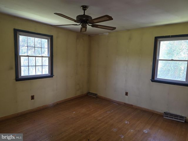 121 THREE BRIDGE RD, Monroeville, NJ 08343
