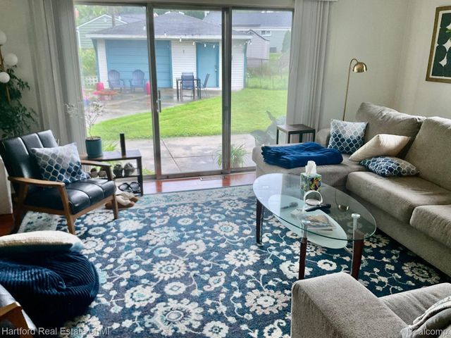 31605 Folkstone Drive, Farmington, MI 48336