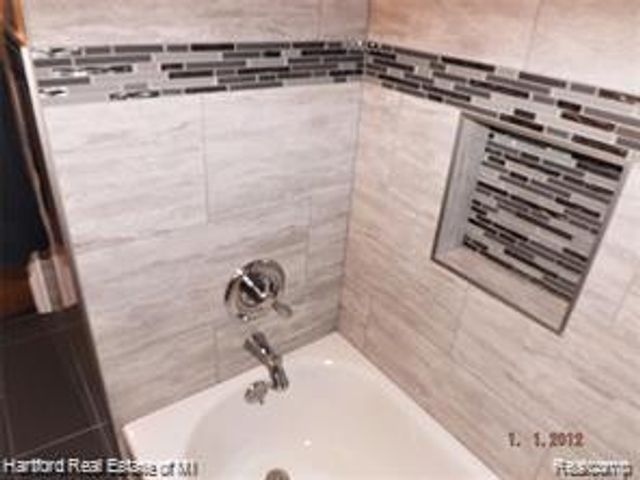 31605 Folkstone Drive, Farmington, MI 48336