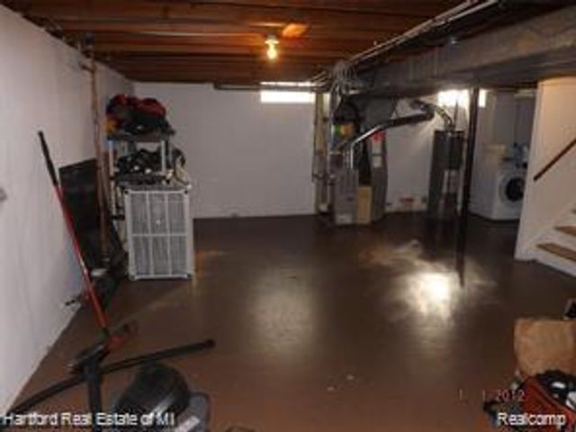 31605 Folkstone Drive, Farmington, MI 48336