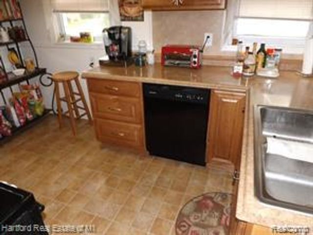 31605 Folkstone Drive, Farmington, MI 48336