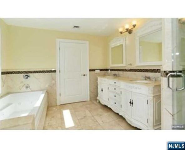 452C Grand Avenue C, Palisades Park, NJ 07650