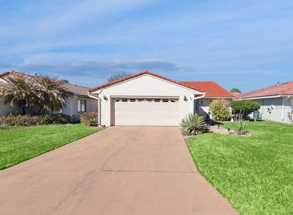 Image 1 of property listing at 688 AUGUSTA ROAD, Winter Haven, FL 33884