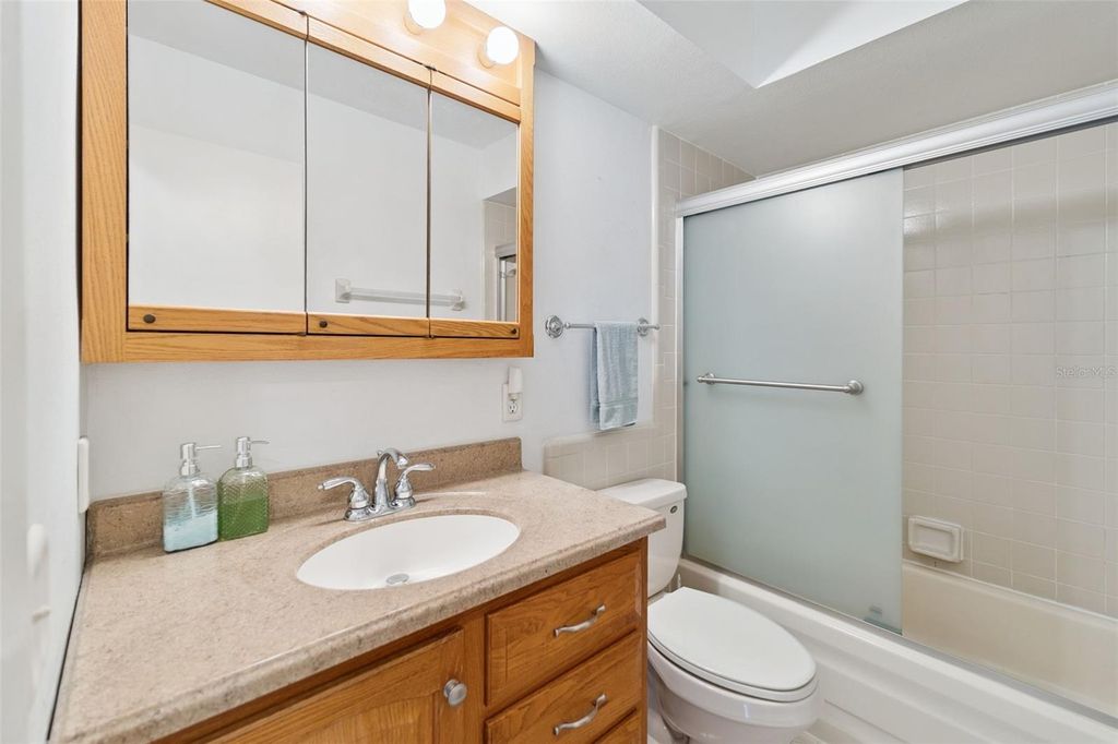 Image 15 of property listing at 688 AUGUSTA ROAD, Winter Haven, FL 33884