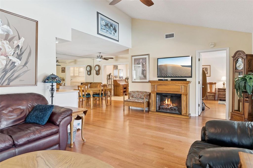 Image 5 of property listing at 688 AUGUSTA ROAD, Winter Haven, FL 33884