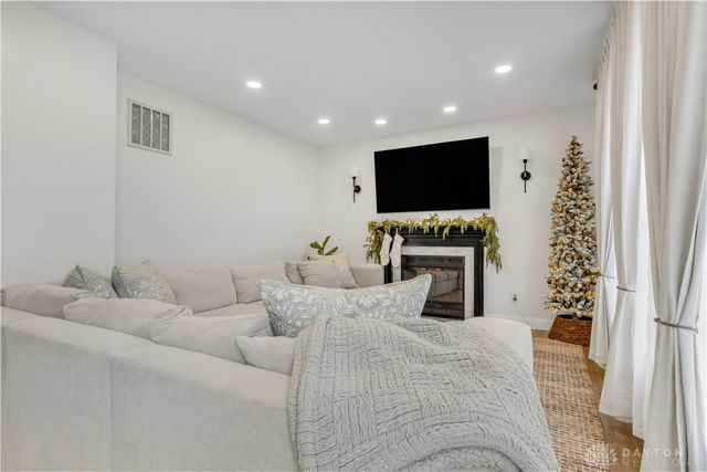 230 Stanton Drive, Springboro, OH 45066