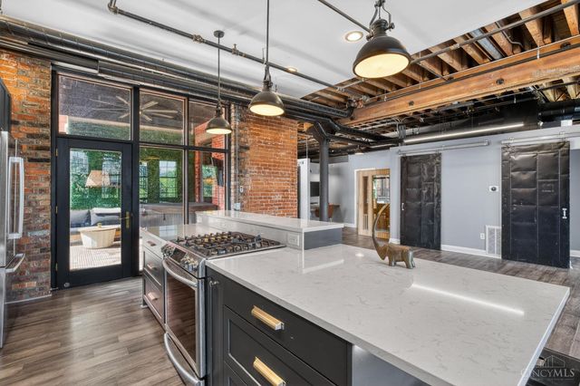 214 E Fourteenth Street, Cincinnati, OH 45202