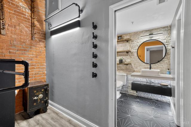 214 E Fourteenth Street, Cincinnati, OH 45202