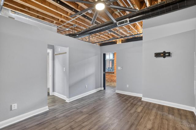 214 E Fourteenth Street, Cincinnati, OH 45202