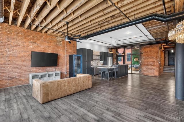 214 E Fourteenth Street, Cincinnati, OH 45202
