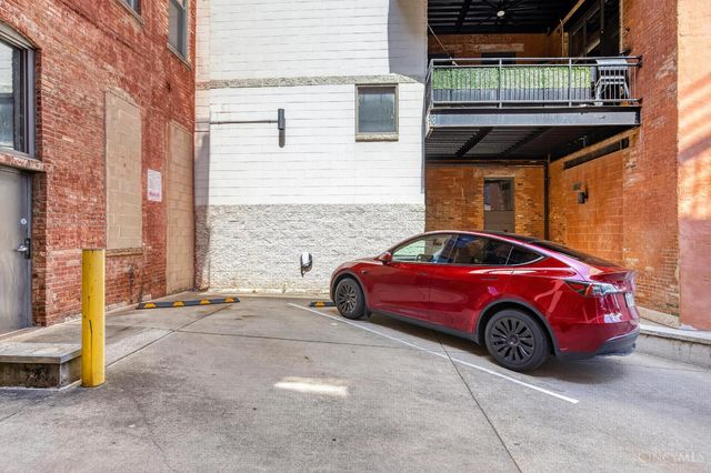 214 E Fourteenth Street, Cincinnati, OH 45202