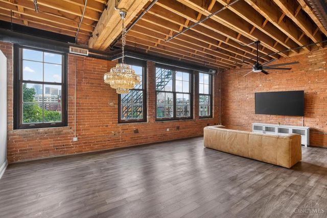 214 E Fourteenth Street, Cincinnati, OH 45202