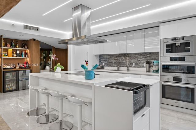 300 Sunny Isles Boulevard 41902, Sunny Isles Beach, FL 33160