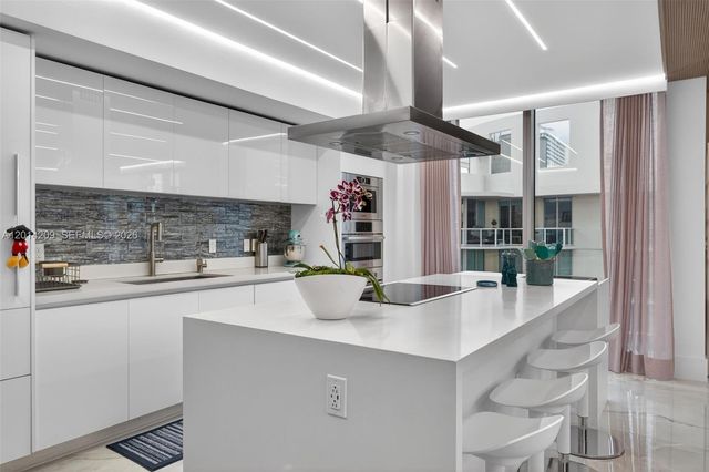 300 Sunny Isles Boulevard 41902, Sunny Isles Beach, FL 33160