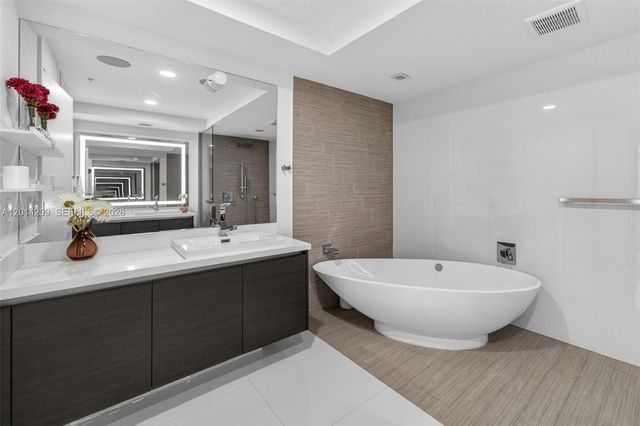 300 Sunny Isles Boulevard 41902, Sunny Isles Beach, FL 33160