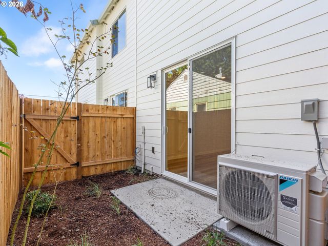 7473 N NEW YORK Ave 2, Portland, OR 97203