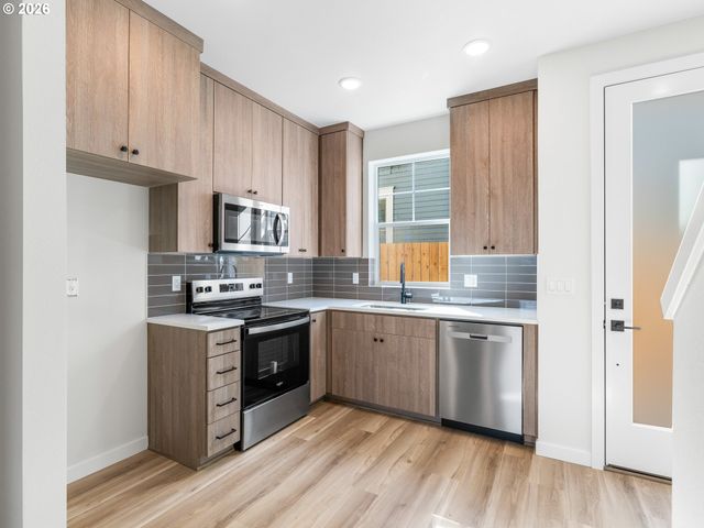 7473 N NEW YORK Ave 2, Portland, OR 97203