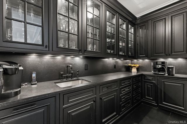 12 Gifford Lake Drive, Armonk, NY 10504