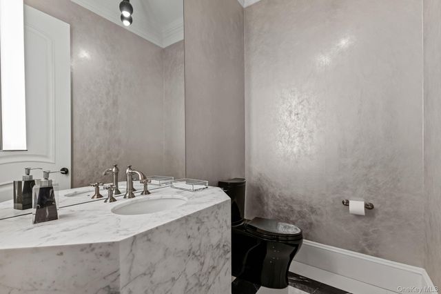 12 Gifford Lake Drive, Armonk, NY 10504