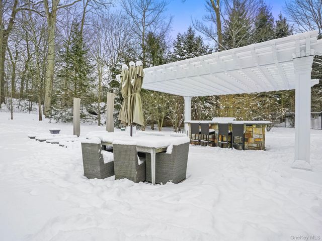 12 Gifford Lake Drive, Armonk, NY 10504