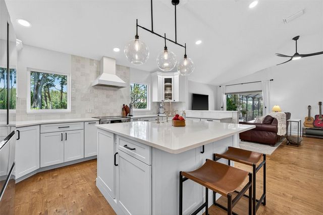 4311 AVENUE CANNES, Lutz, FL 33558