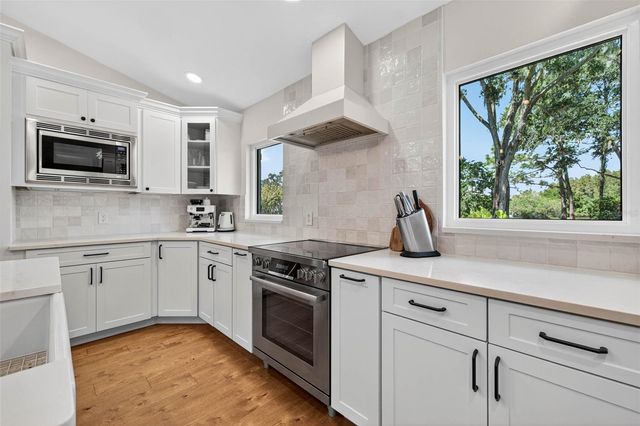 4311 AVENUE CANNES, Lutz, FL 33558