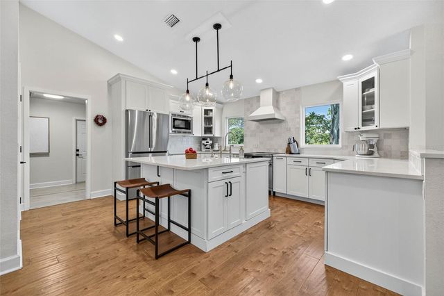 4311 AVENUE CANNES, Lutz, FL 33558