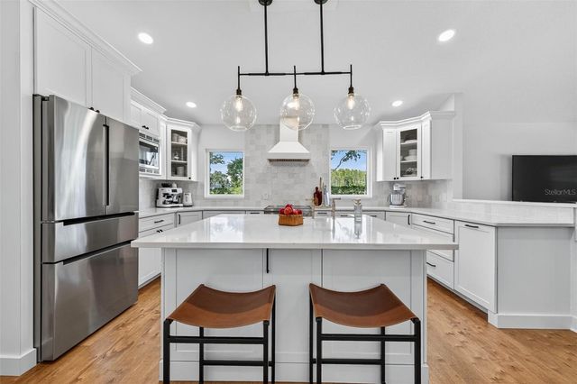 4311 AVENUE CANNES, Lutz, FL 33558