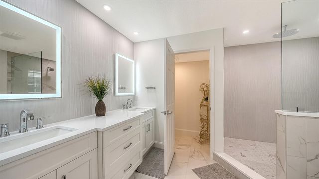 3460 WINDING OAKS DRIVE 38, Longboat Key, FL 34228