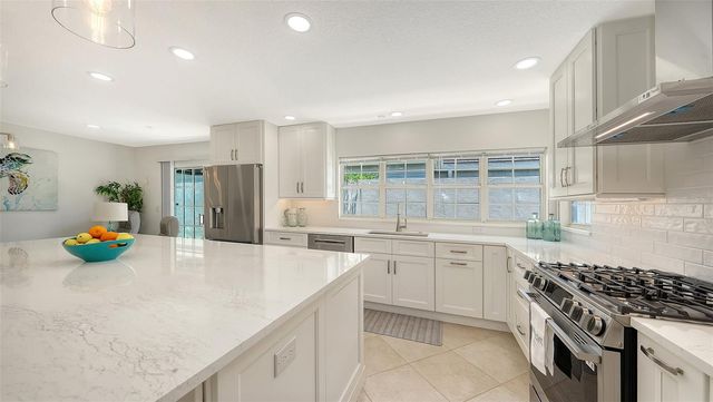 3460 WINDING OAKS DRIVE 38, Longboat Key, FL 34228