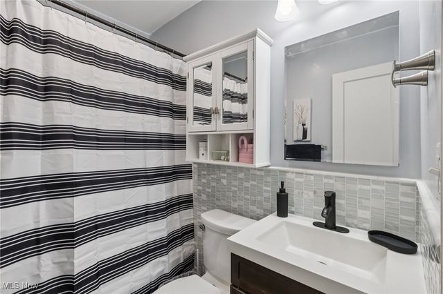 1699 Redwood Avenue, Akron, OH 44301