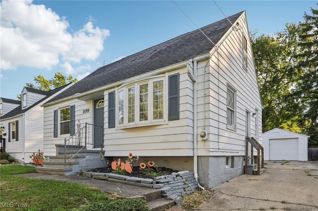 1699 Redwood Avenue, Akron, OH 44301