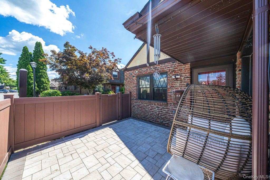 42 Summerfield Court, Deer Park, NY 11729 — photo 3