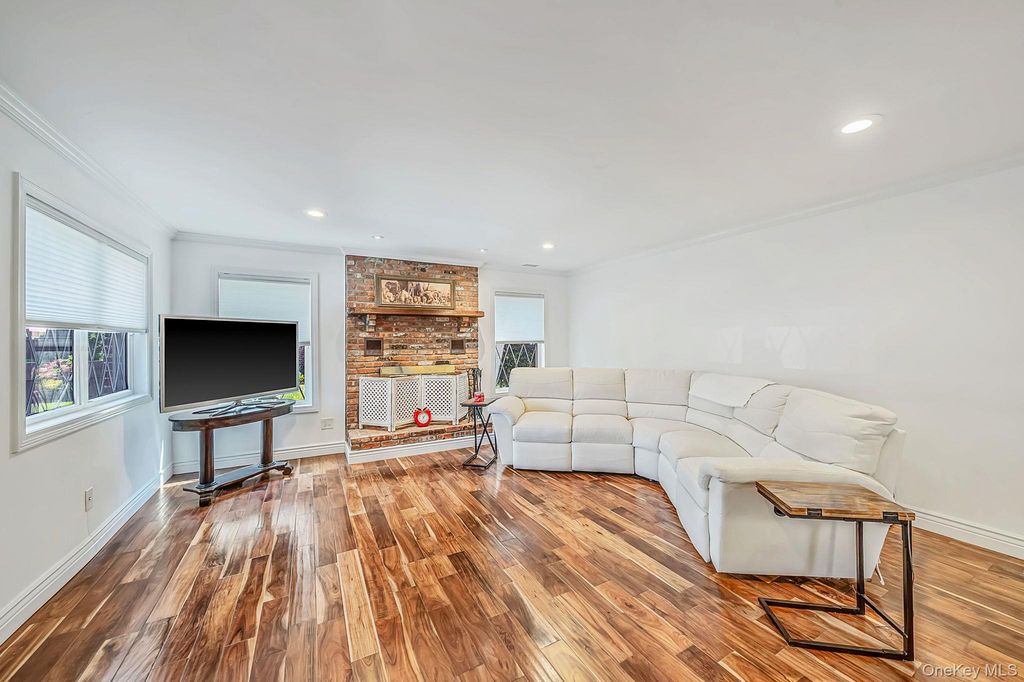 42 Summerfield Court, Deer Park, NY 11729 — photo 4