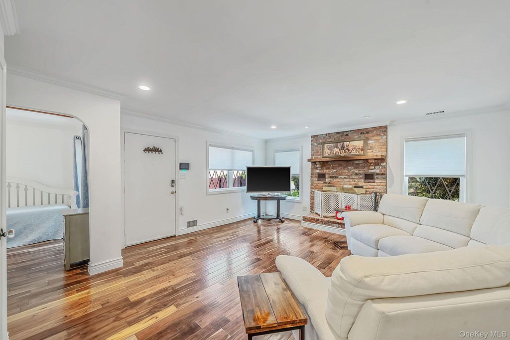 42 Summerfield Court, Deer Park, NY 11729 — photo 5