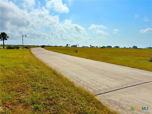 296 E Lago Loop Road, Port O'connor, TX 77982