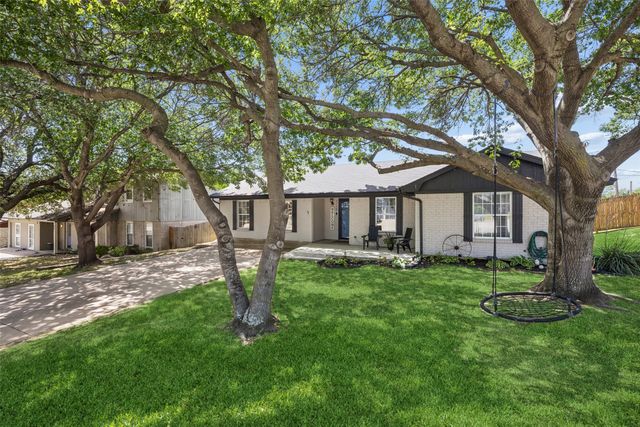 5728 Constitution Court, Watauga, TX 76148