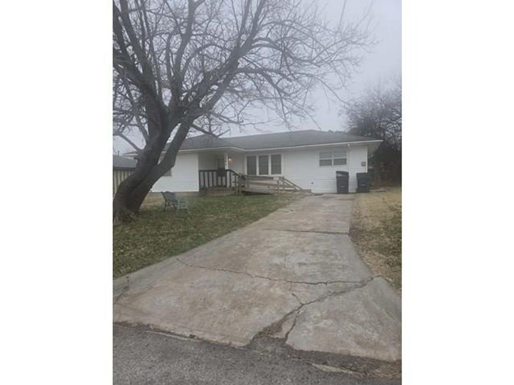734 NW 32nd Street, Lawton, OK 73505