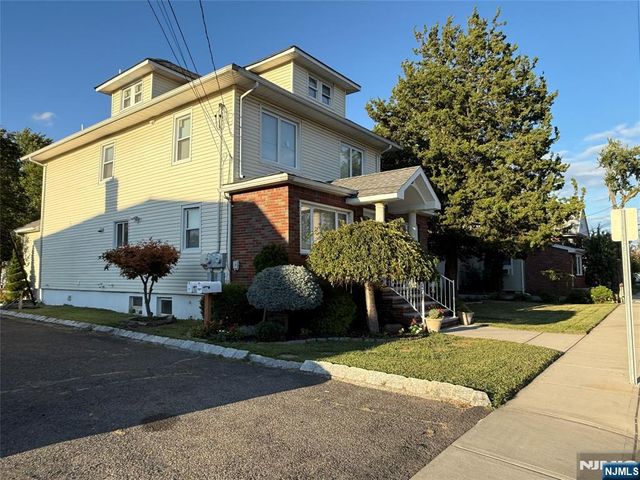 28 Niehaus Avenue, Little Ferry, NJ 07643