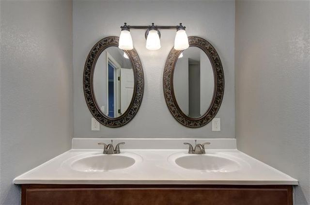 916 E Meadowlark Street, Springfield, MO 65810