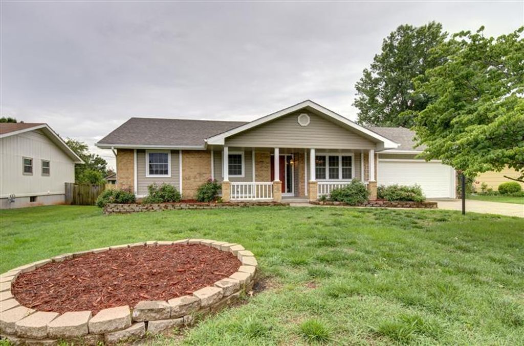 916 E Meadowlark Street, Springfield, MO 65810