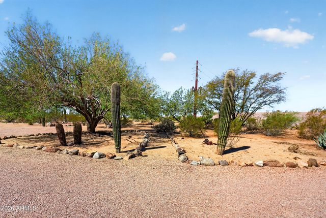 2839 N SOSSAMAN Road, Mesa, AZ 85207