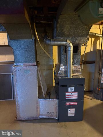 1510 QUEEN LN, Lancaster, PA 17601