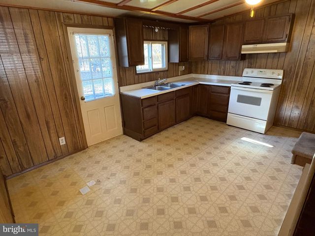 1510 QUEEN LN, Lancaster, PA 17601