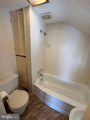 1510 QUEEN LN, Lancaster, PA 17601