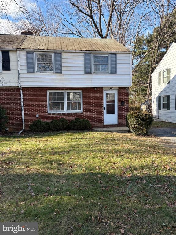 1510 QUEEN LN, Lancaster, PA 17601